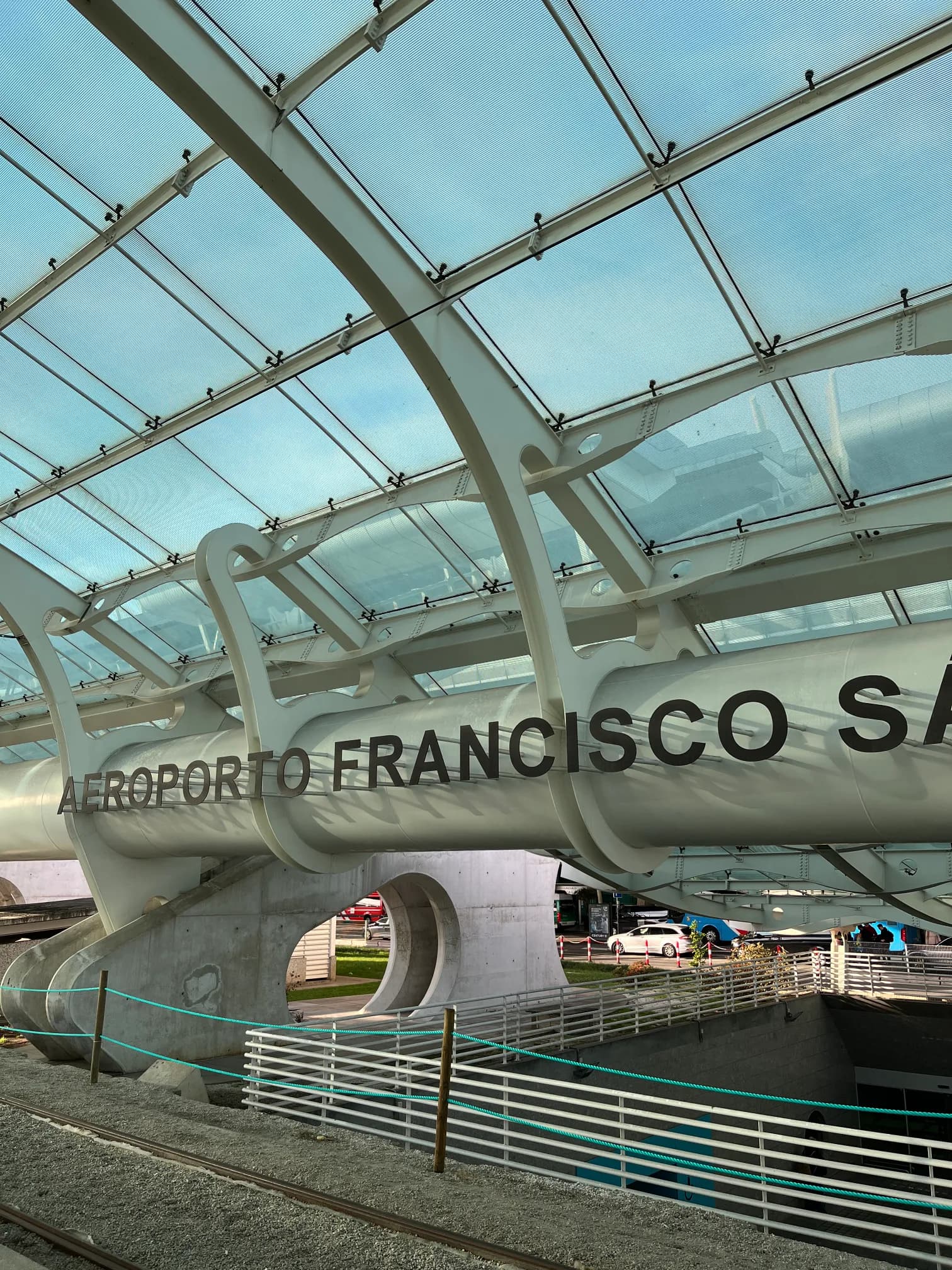 Peron metra na lotnisku