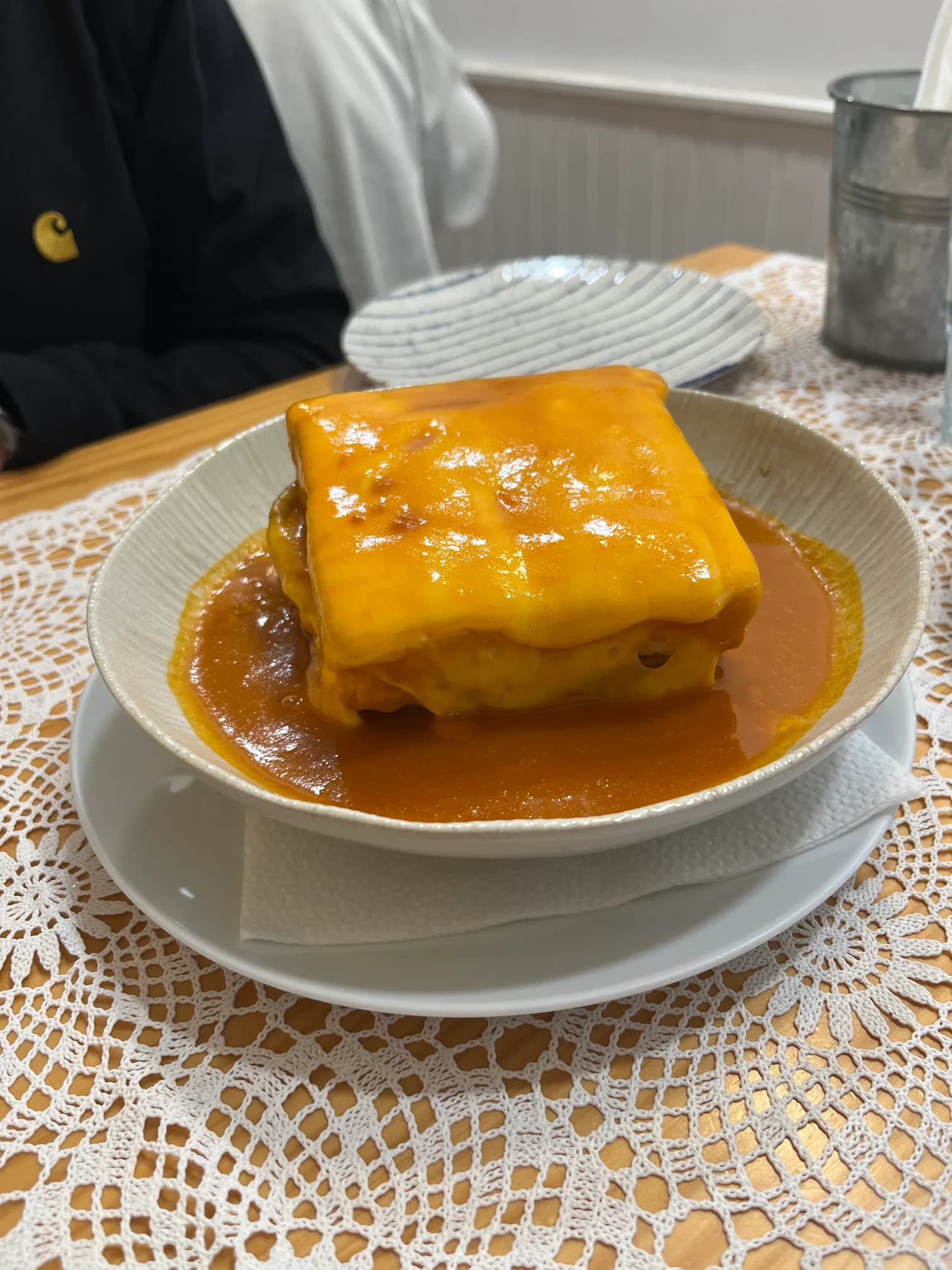 Francesinha - tradycyjna kanapka z Porto