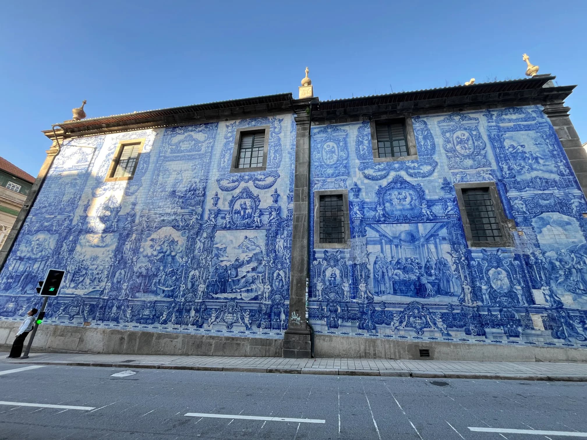 Azulejos on Chapel of Souls facade