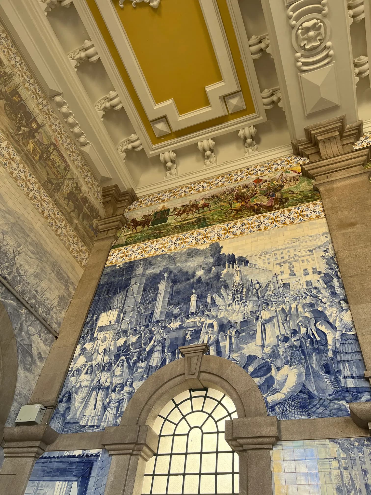 Azulejos in São Bento station hall