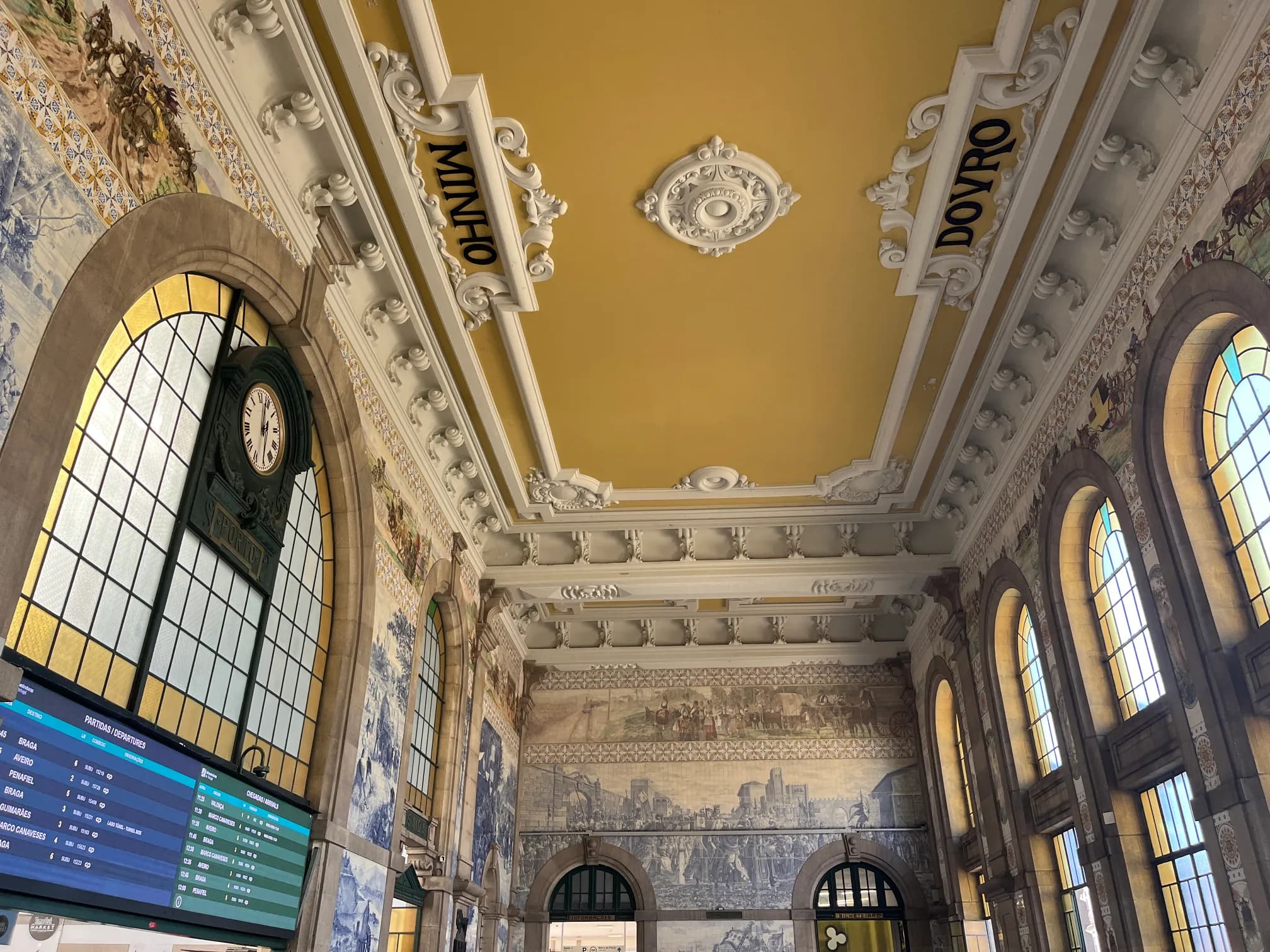 São Bento station hall