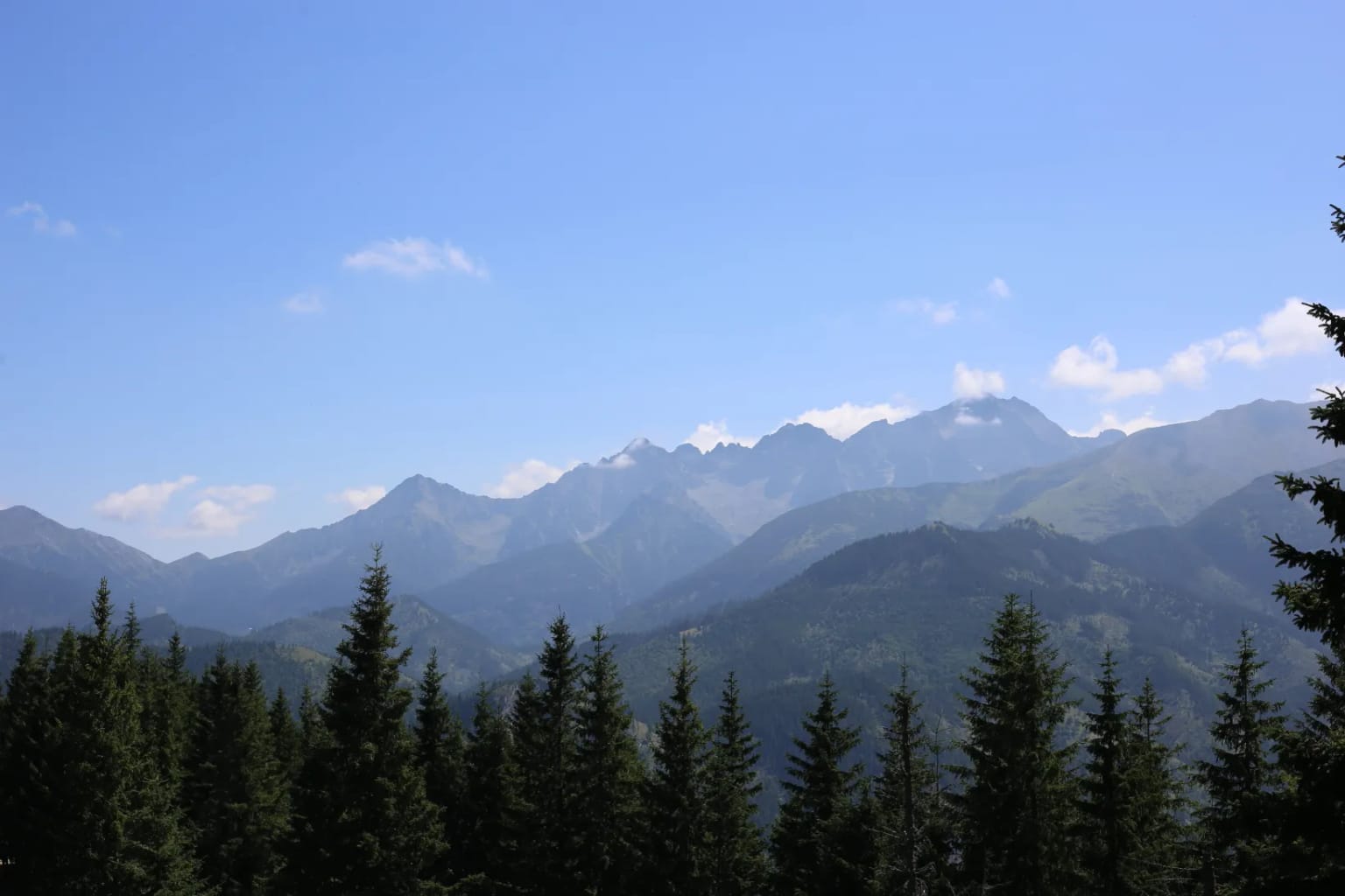 Panoramic view of Tatra Mountains from Gęsia Szyja