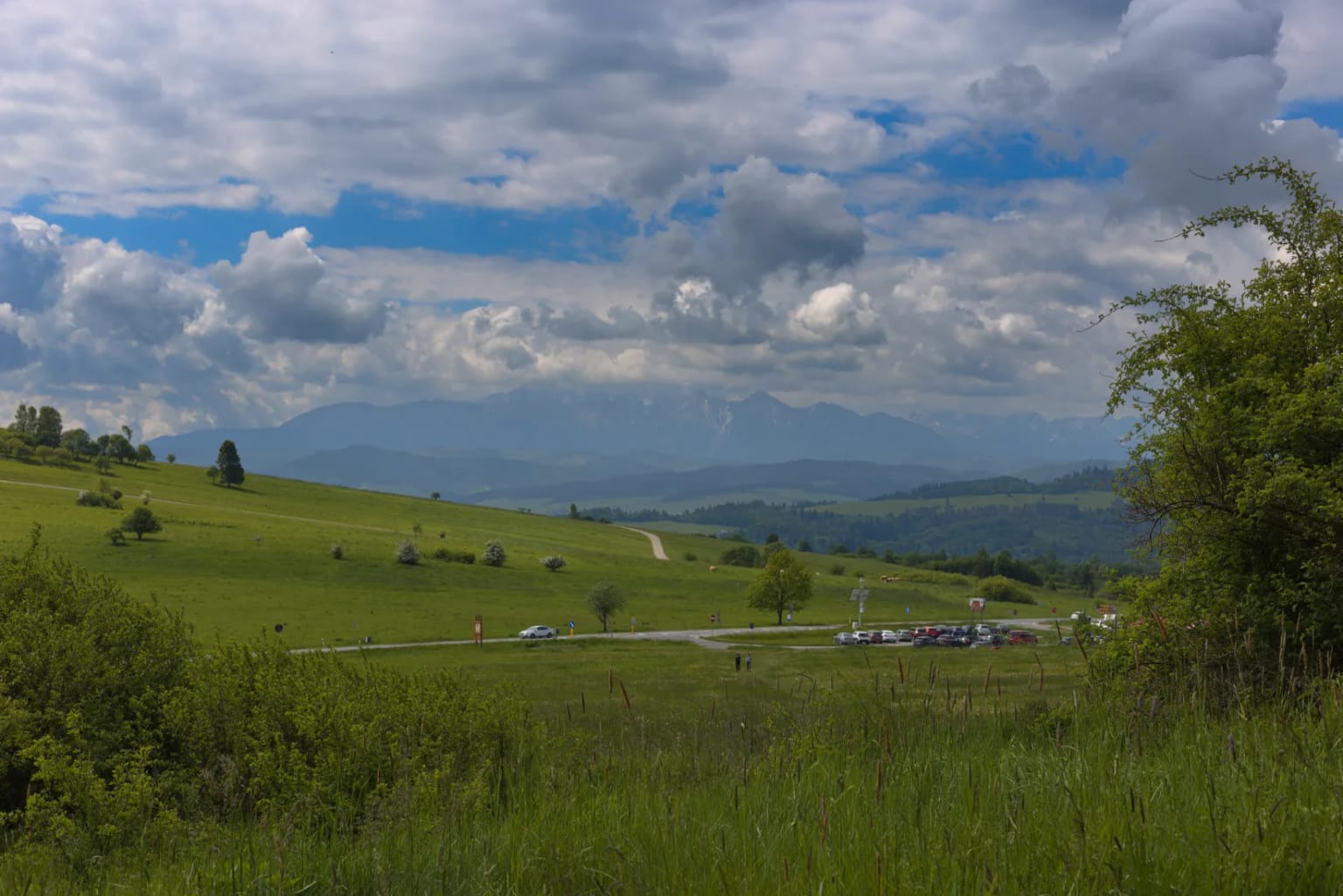 Mountain valley view along blue trail to Lubań