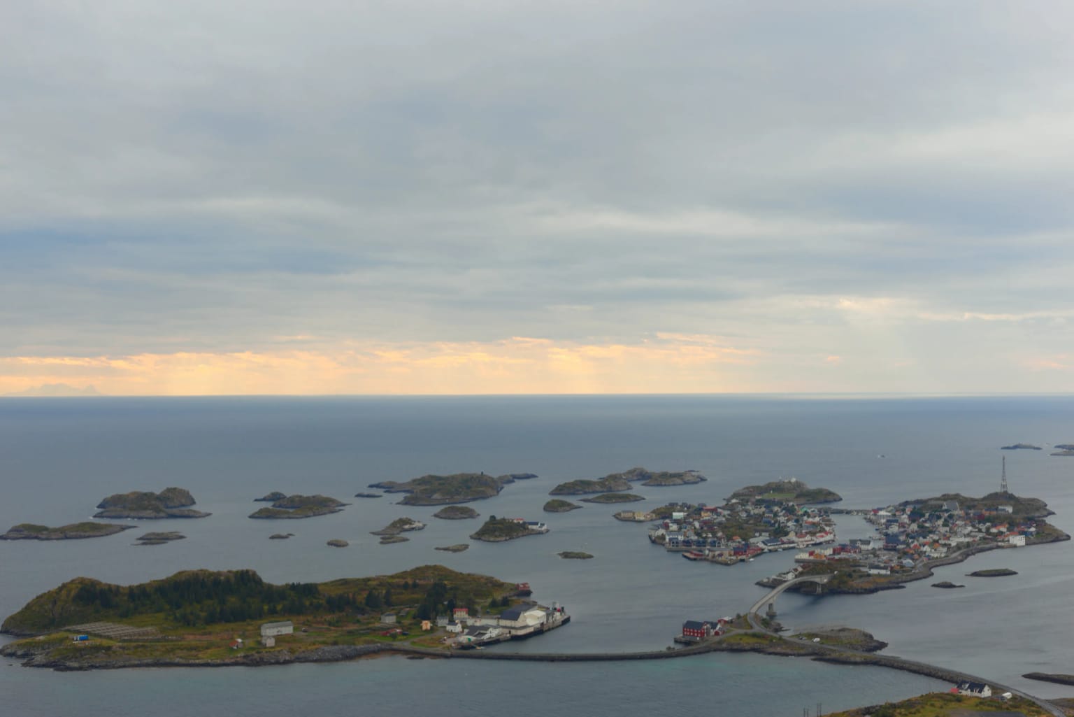 Nipen (227 m a.s.l.) and Festvågtind (541 m a.s.l.)