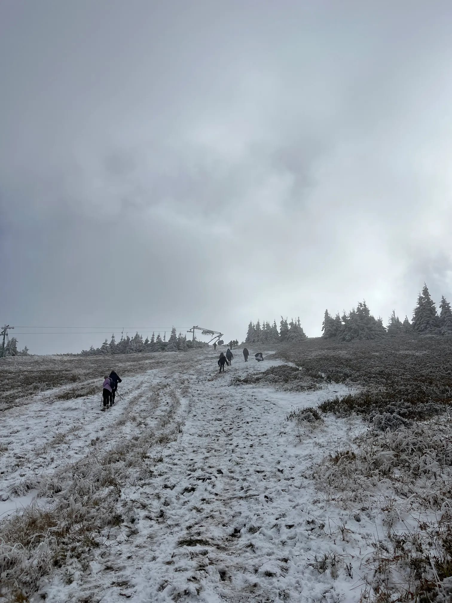 Fragment prowadzący stokiem