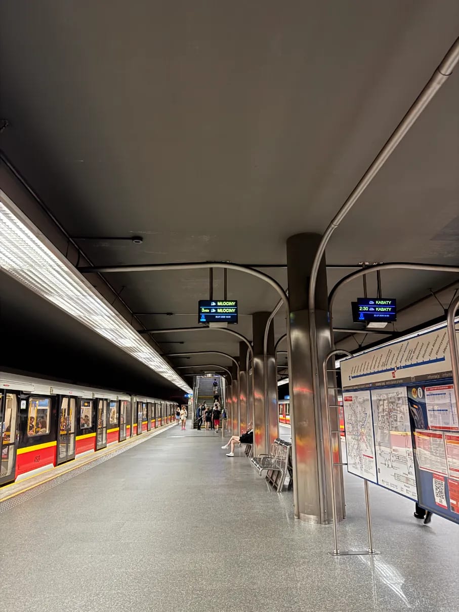 Świętokrzyska metro station